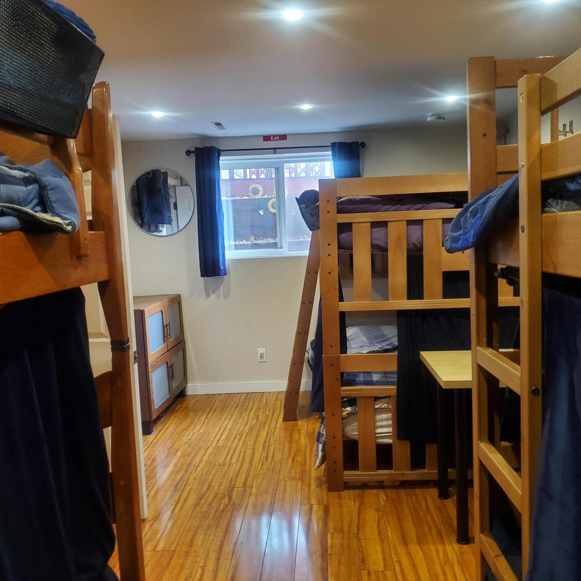 The Calgary Hub Hostel Style Home Exterior photo